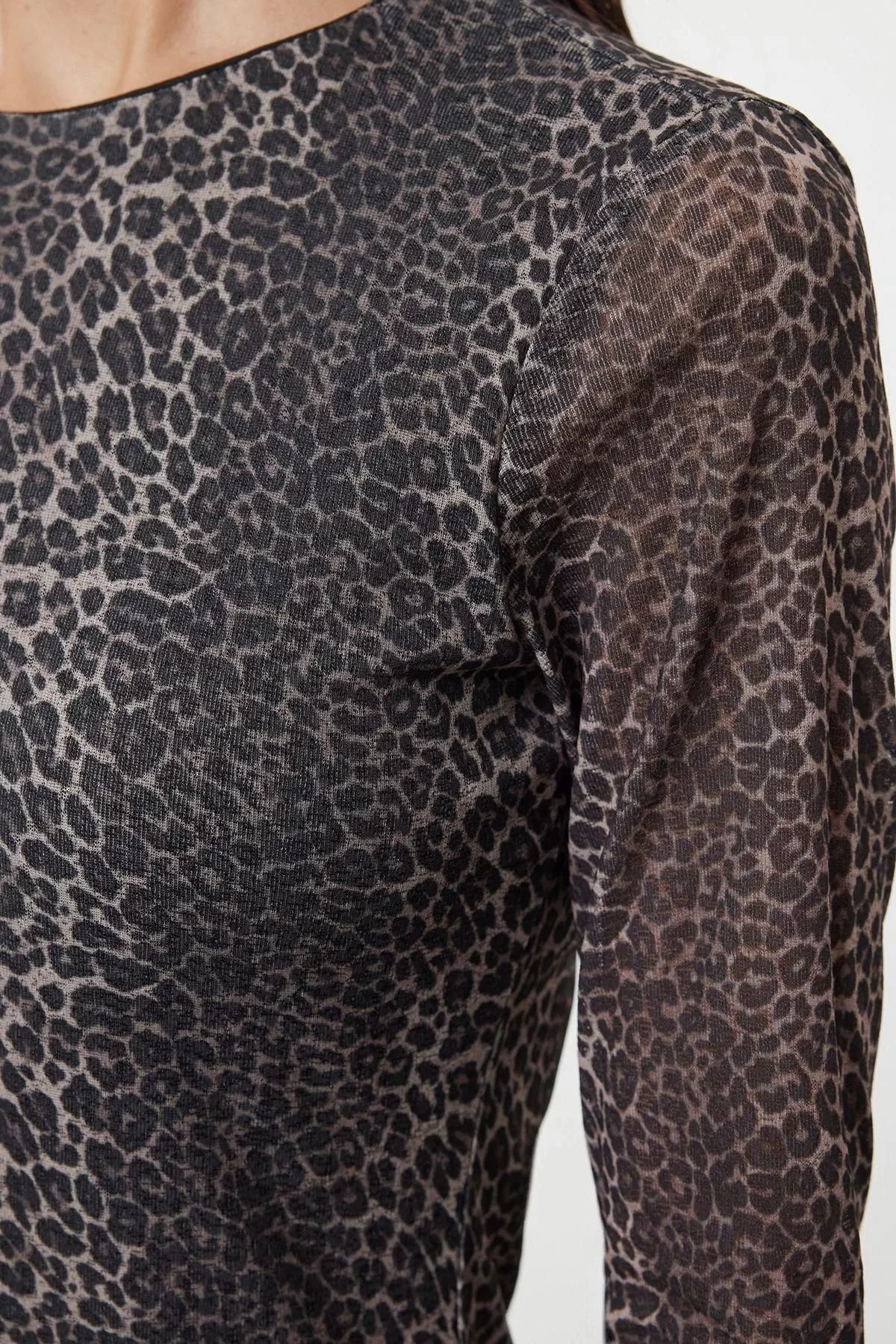 Women's Midi Length Crew Neck Slim Animal Printed Fitted Body-Smooth Foam Fabric Flexible Knit Dress