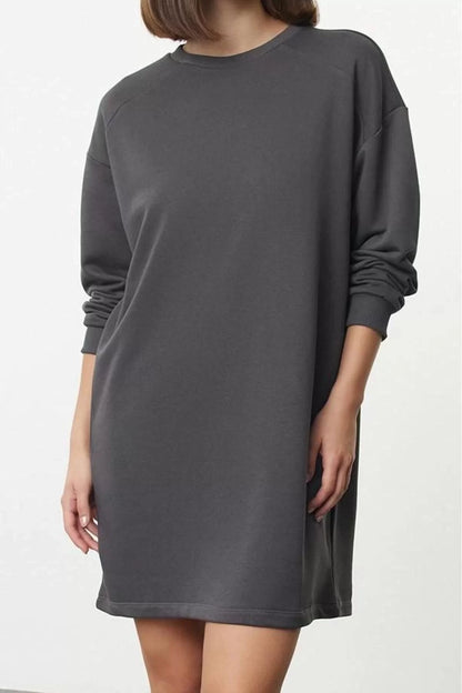 Women Fashion Stylish Mini Length Crew Neck Relaxed Plain Comfortable Cut Knitted Dress