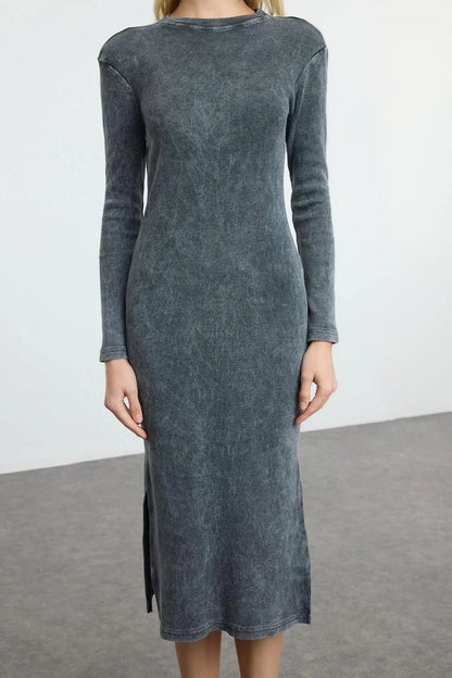 Women Fashion Stylish Maxi Length Stand Collar Slim Plain Washed Faded Effect Zero Sleeve Flexible Knitted Dress