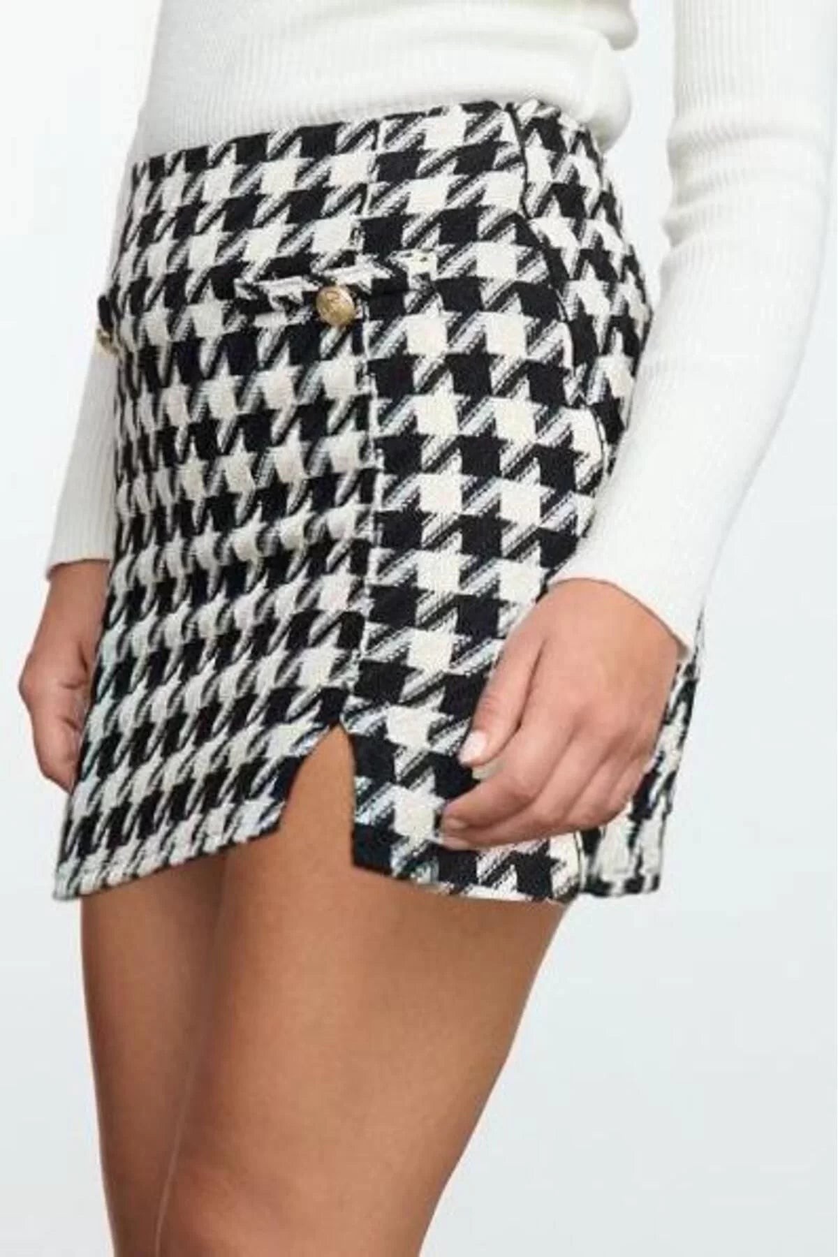 Women's Fashion Style Mini Unlined Woven Front Pocket and Slit Detailed Houndstooth Patterned Woven Skirt