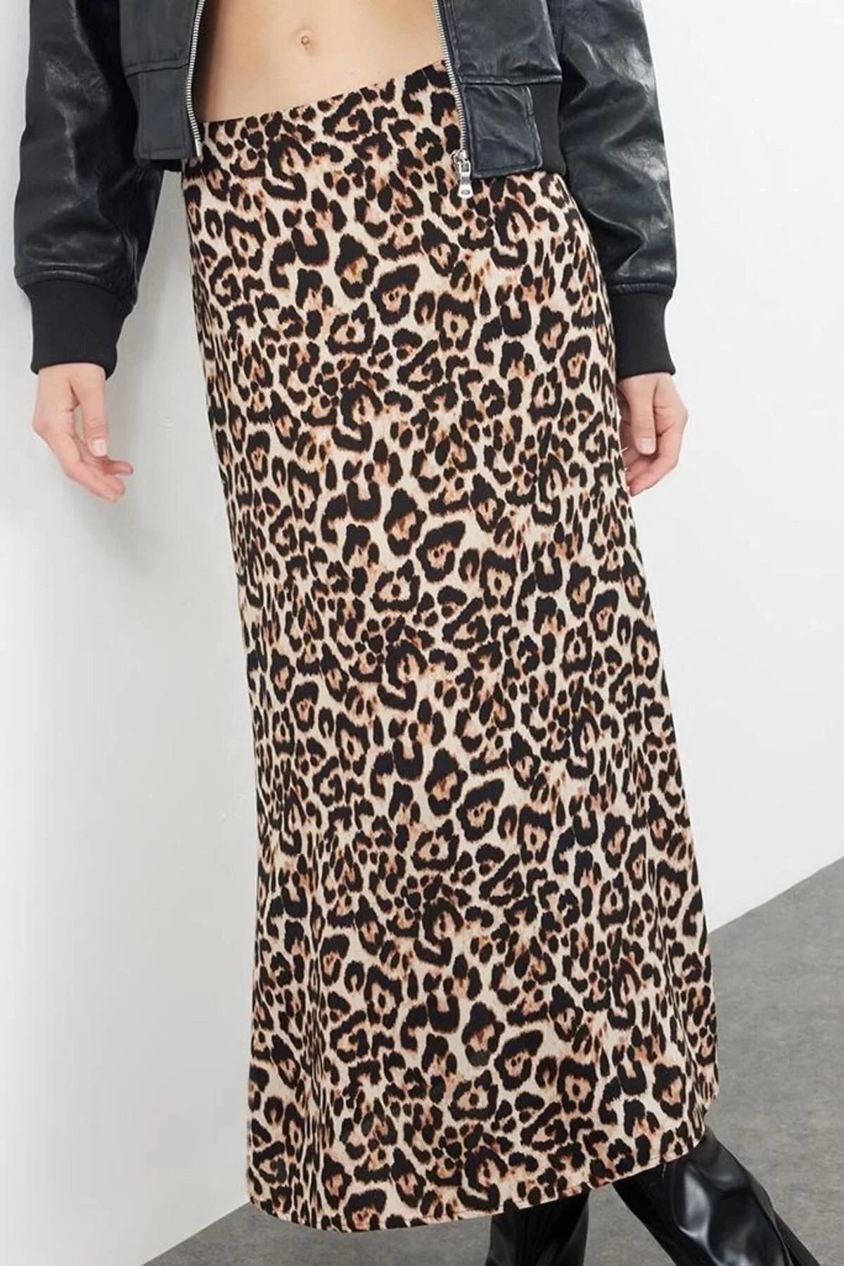 Women Fashion Style Maxi Unlined Woven Leopard Animal Patterned Maxi Length Woven Skirt