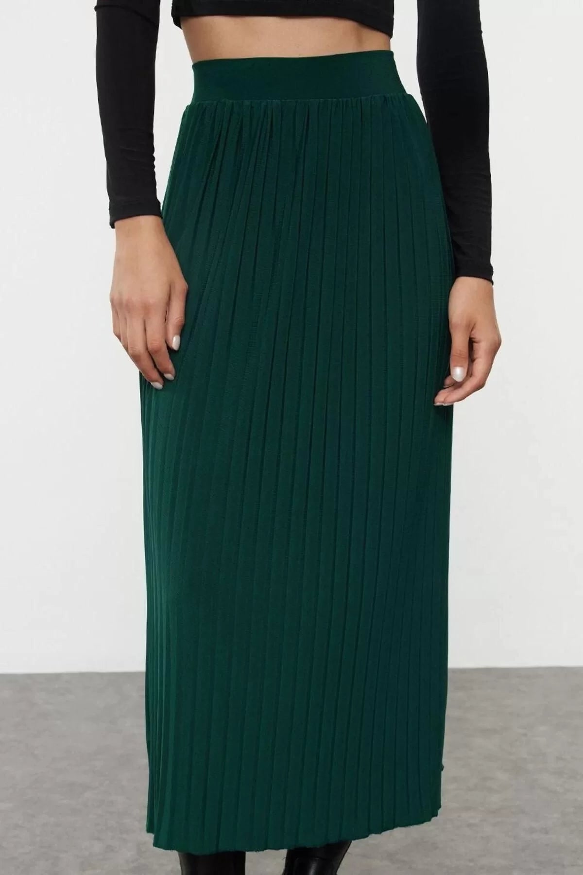 Women Fashion Style Maxi Unlined Knitted High Waist Pleated Stretch Maxi Knitted Skirt