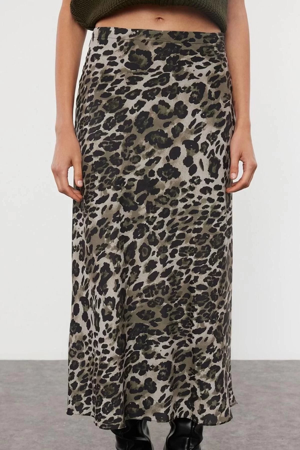 Women Fashion Style Midi Unlined Woven Leopard Patterned Satin Midi Length Woven Skirt