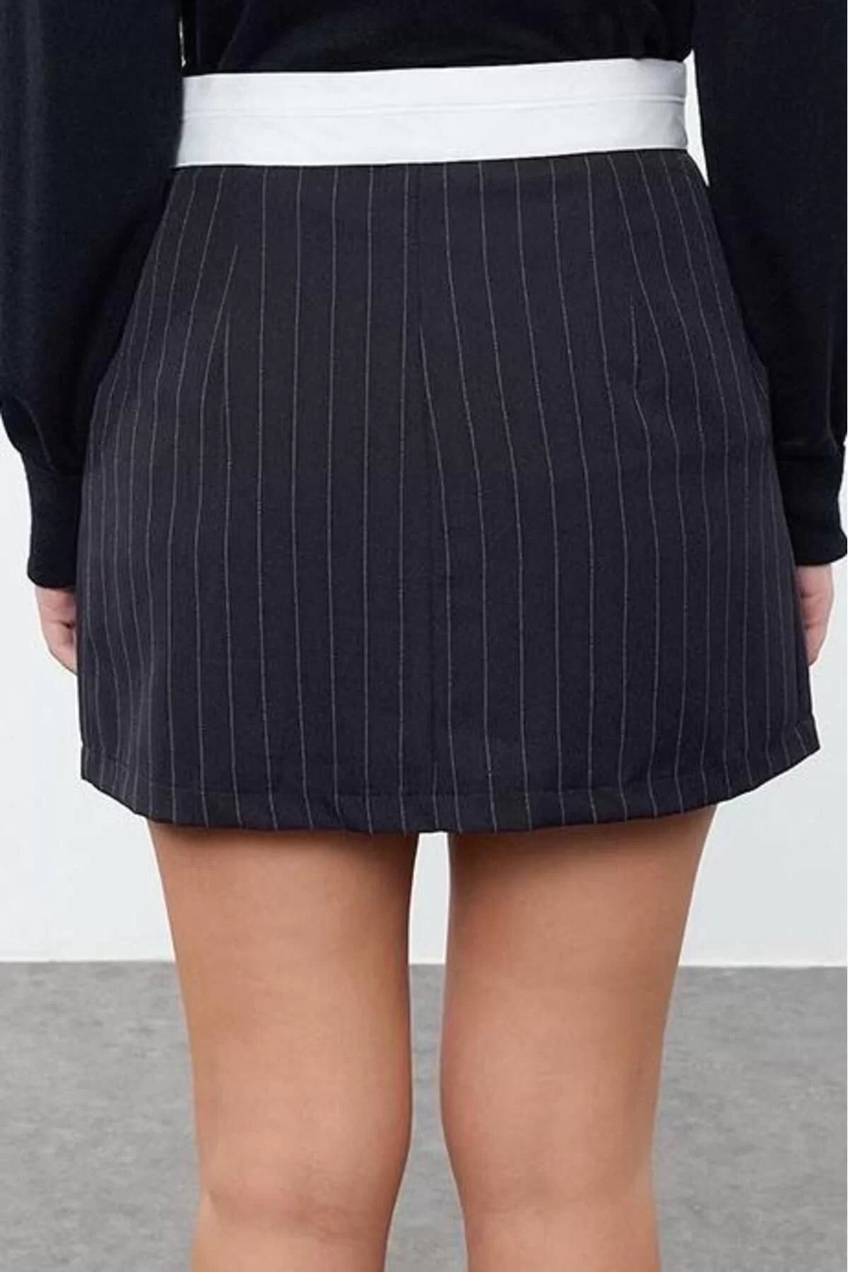 Women Fashion Style Mini Unlined Woven Contrast Belt Detail Striped Mini Skirt