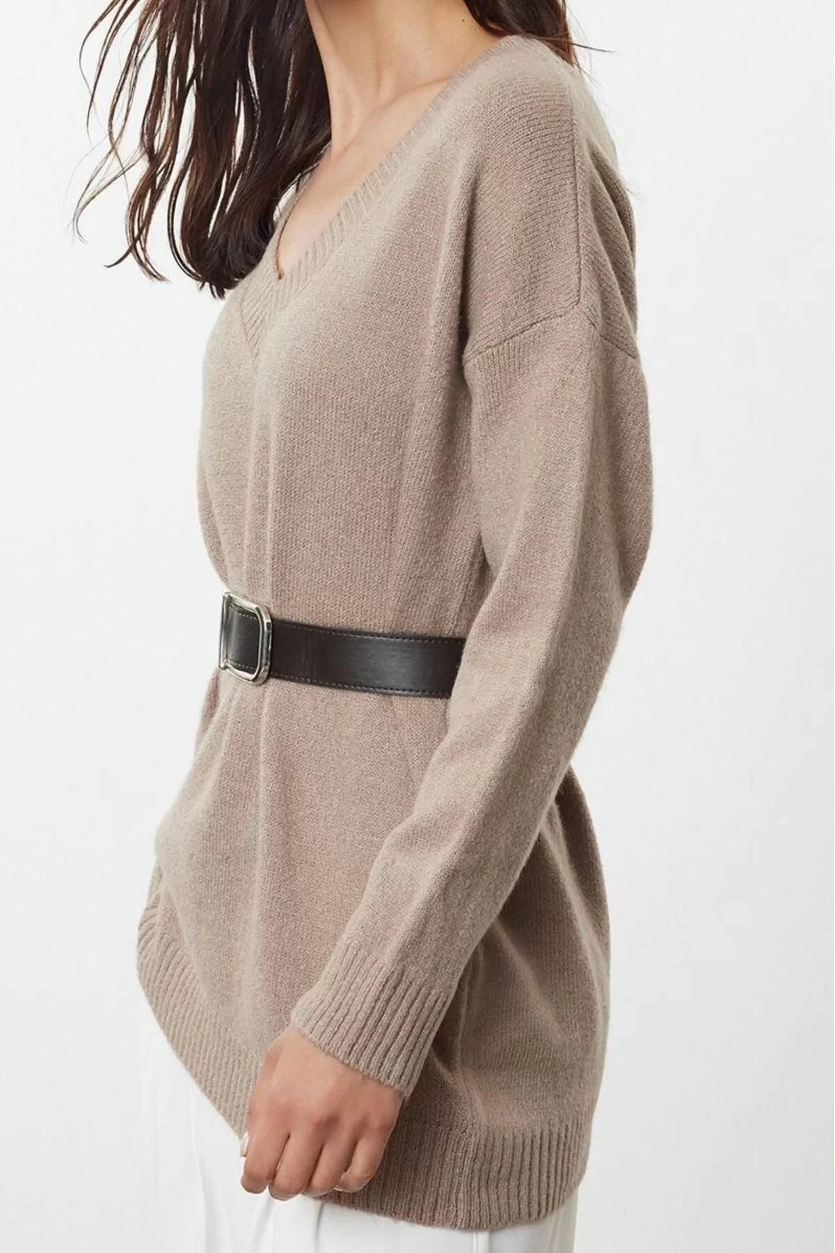 Women's Fashion Stylish V Neck Standard Sleeve Long Wide Pattern Belted Soft Texture Knitwear Sweater