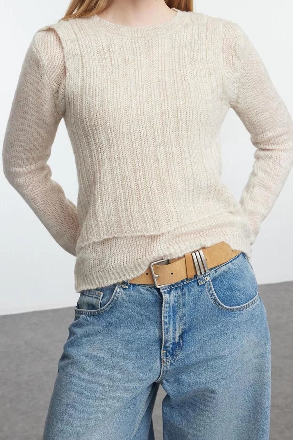 Women Fashion Stylish Crew Neck Regular Sleeve Soft Textured Loose Knitted Sweater