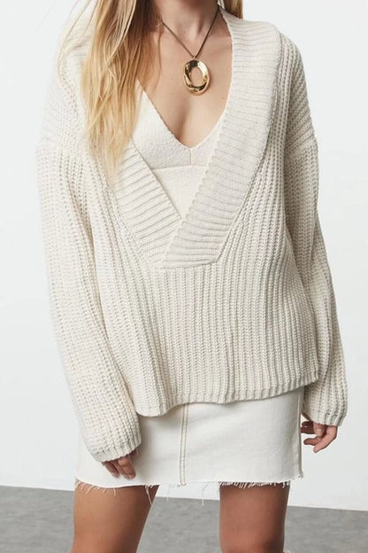 Women's Fashion Stylish V Neck Low Sleeve Regular Wide Cut Deep Detailed Knitwear Sweater