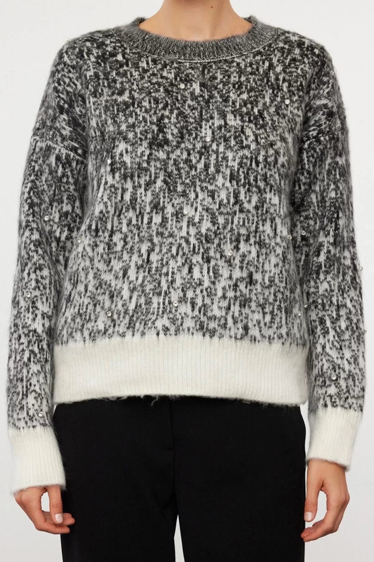 Women Fashion Stylish Crew Neck Standard Sleeve Regular Soft Textured Patterned Knitwear Sweater