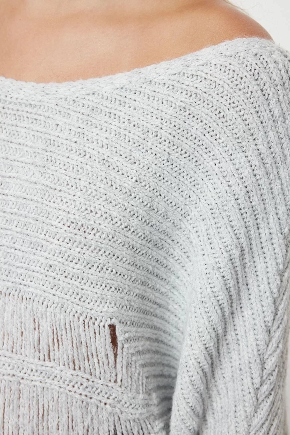 Women's Fashion Stylish V Neck Standard Sleeve Regular Knit Detailed Knitwear Sweater