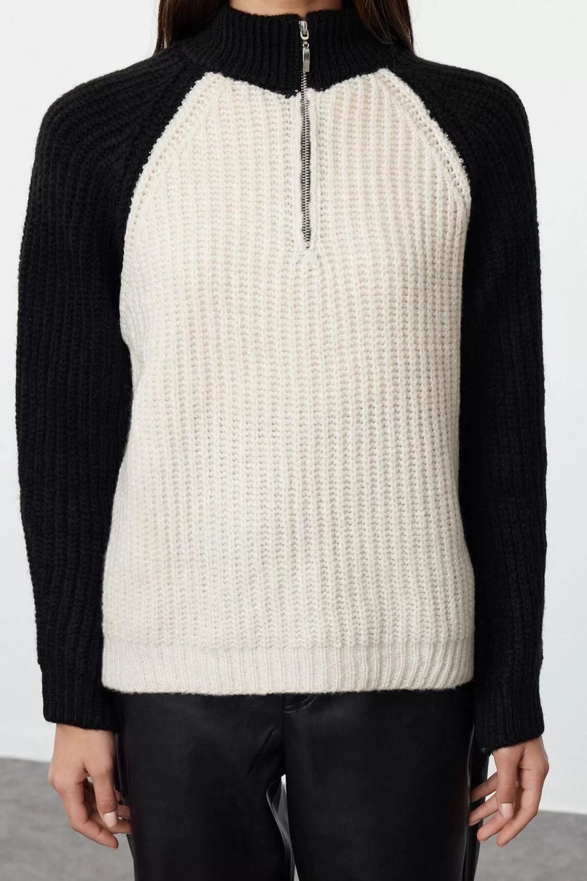 Women Fashion Stylish Stand Collar Standard Sleeve Regular Color Block Zippered Knitwear Sweater