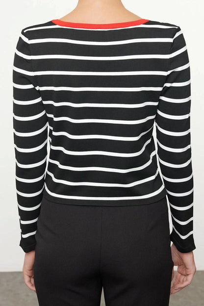 Women Fashion Stylish V Neck Regular Sleeve Regular Crop Striped Knitwear Sweater