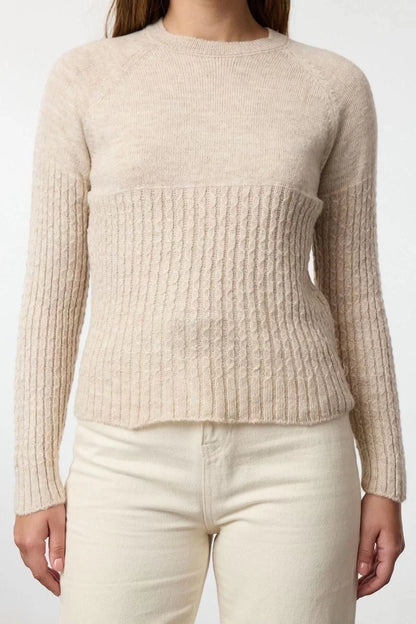 Women's Fashion Stylish Crew Neck Standard Sleeve Regular Soft Textured Knit Detailed Knitwear Sweater