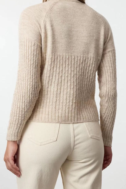 Women's Fashion Stylish Crew Neck Standard Sleeve Regular Soft Textured Knit Detailed Knitwear Sweater