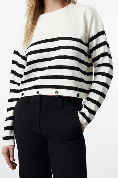 Women Fashion Stylish Crew Neck Standard Sleeve Regular Striped Functional Button Detailed Knitwear Sweater