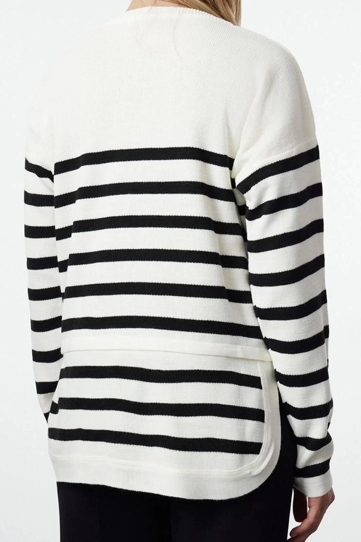 Women Fashion Stylish Crew Neck Standard Sleeve Regular Striped Functional Button Detailed Knitwear Sweater