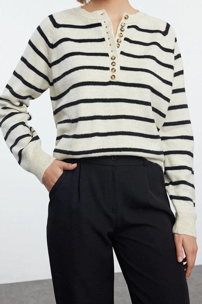 Women Fashion Stylish Crew Neck Standard Sleeve Regular Soft Texture Basic Striped Knitwear Sweater