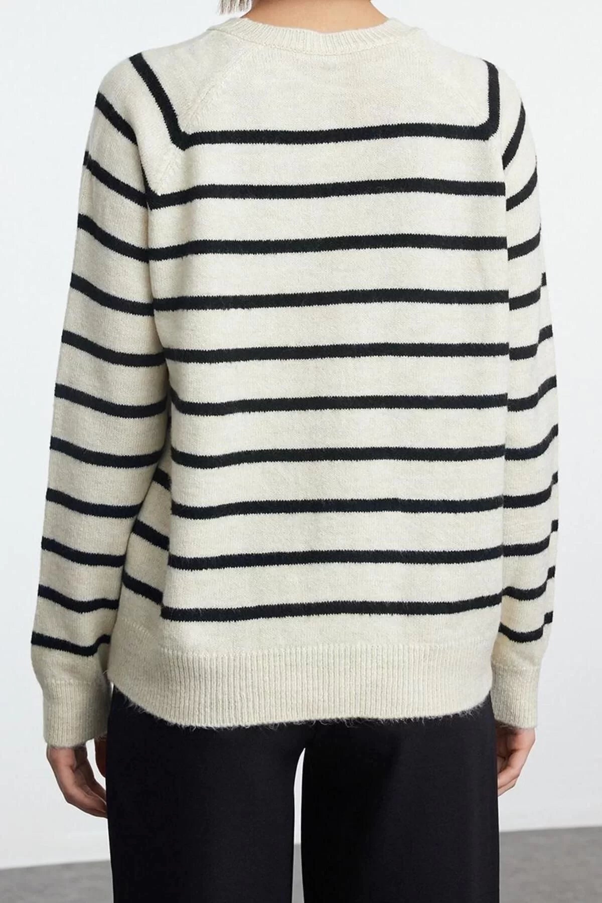 Women Fashion Stylish Crew Neck Standard Sleeve Regular Soft Texture Basic Striped Knitwear Sweater