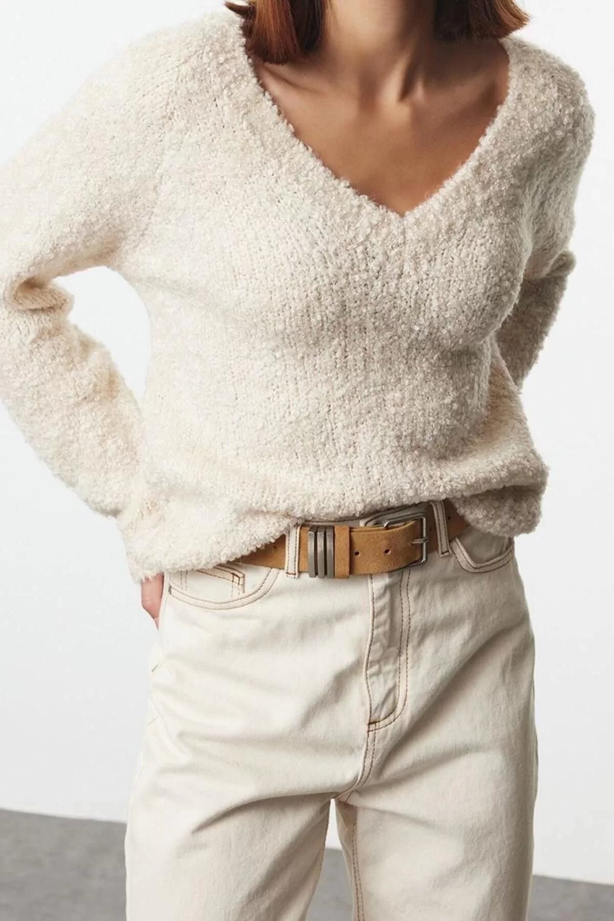 Women Fashion Stylish V Neck Standard Sleeve Regular Wide Cut Deep Knitted Sweater