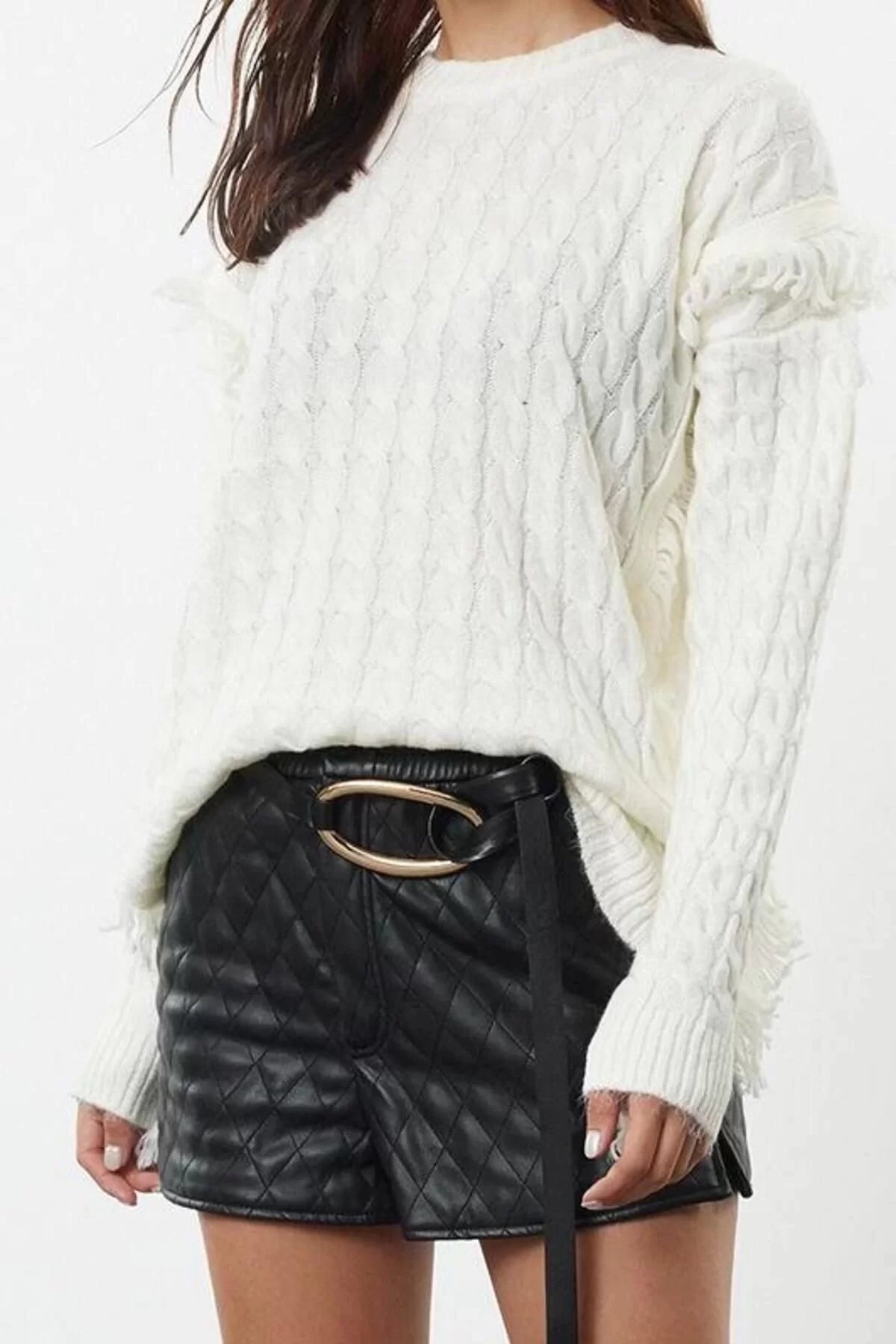 Women Fashion Stylish Crew Neck Standard Sleeve Regular Soft Textured Hair Knit Tassel Detailed Knitwear Sweater