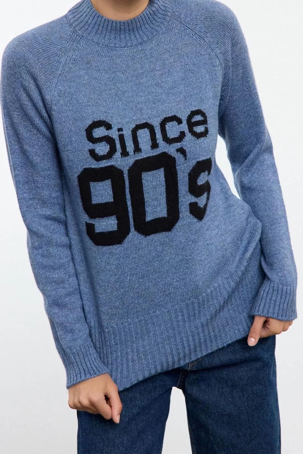 Women Fashion Stylish Crew Neck Standard Sleeve Regular Soft Texture Slogan Detailed Knitwear Sweater