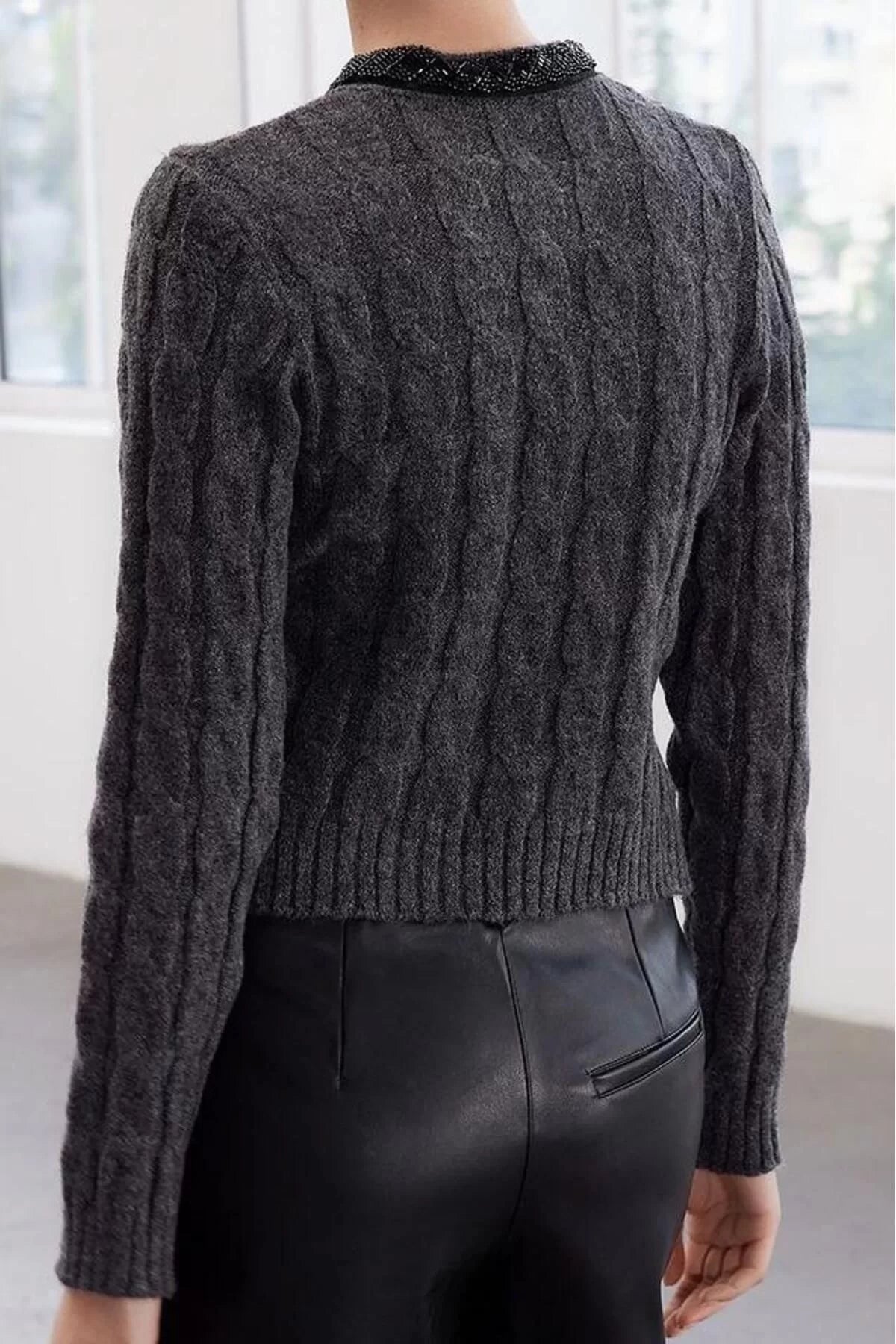 Women Fashion Stylish Crew Neck Standard Sleeve Regular Soft Textured Knitted Sweater