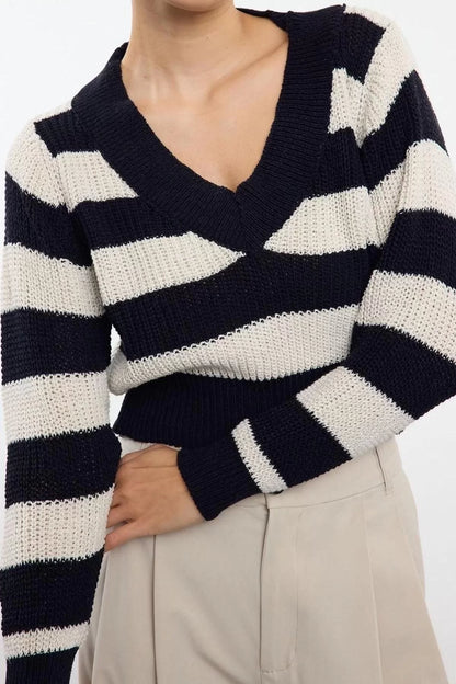 Women Fashion Stylish V Neck Regular Sleeve Regular Crop Striped Knitwear Sweater