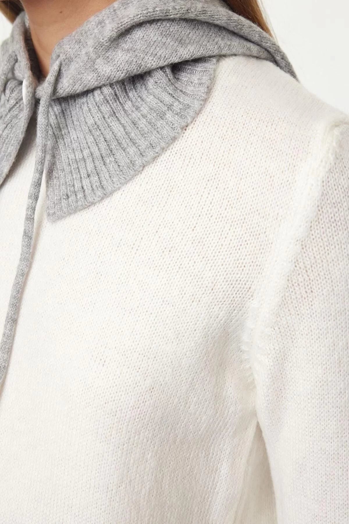 Women Fashion Stylish Hooded Regular Sleeve Soft Textured Knitwear Sweater