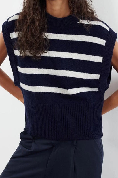 Women Fashion Stylish Crew Neck Regular Sleeve Soft Textured Striped Knitted Sweater