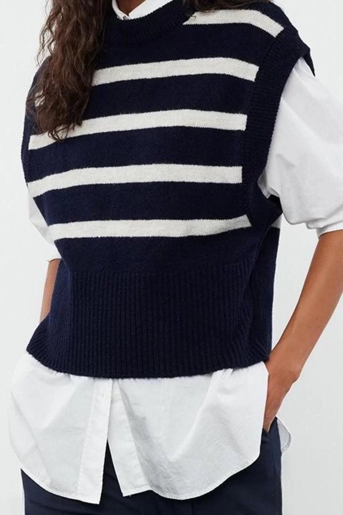 Women Fashion Stylish Crew Neck Regular Sleeve Soft Textured Striped Knitted Sweater