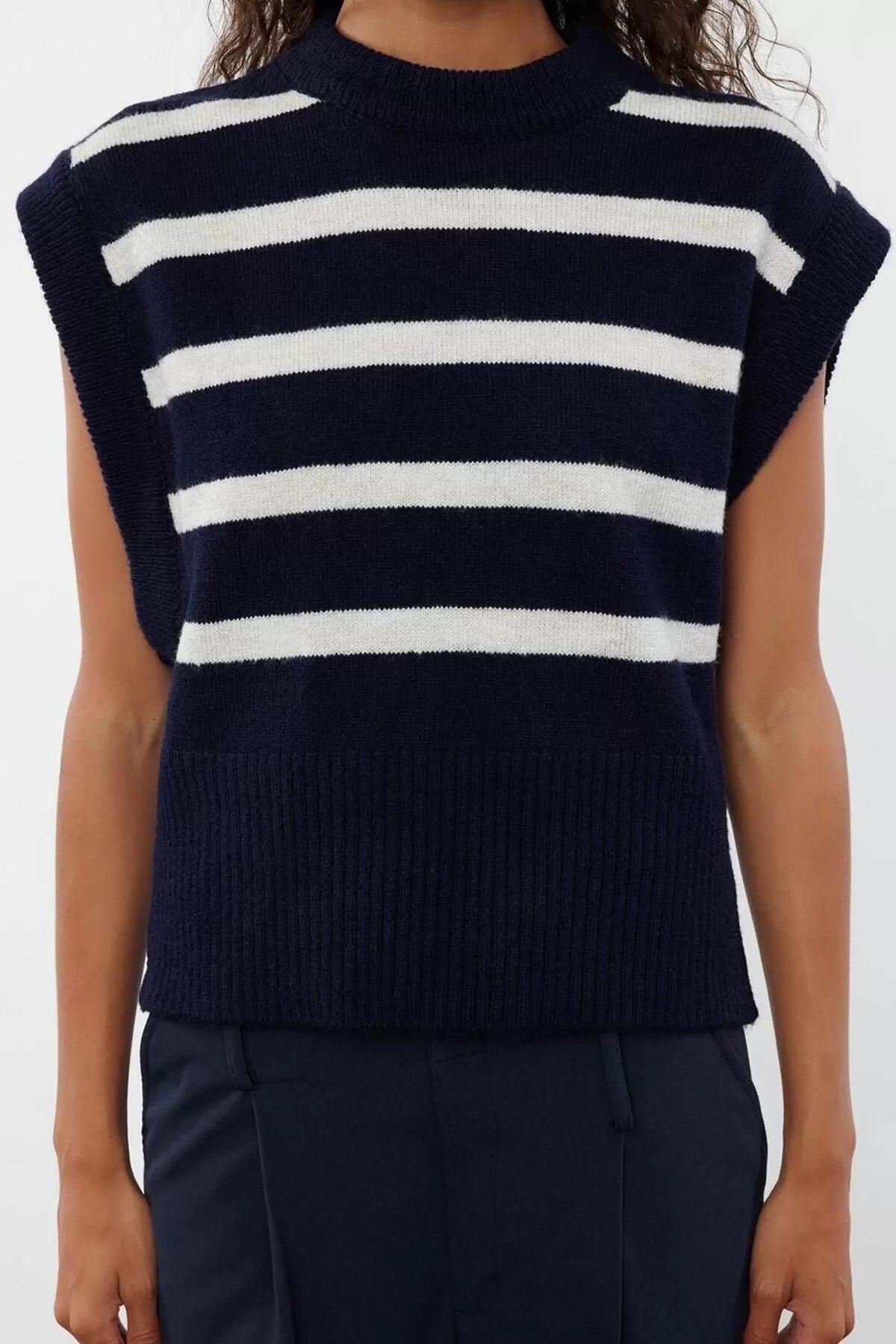 Women Fashion Stylish Crew Neck Regular Sleeve Soft Textured Striped Knitted Sweater