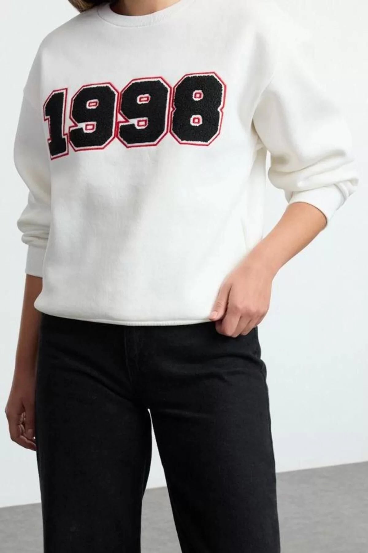 Women's Relaxed Crew Neck Low Sleeve Long Thick Fleece Regular Cut Slogan Embroidered Knitted Sweatshirt