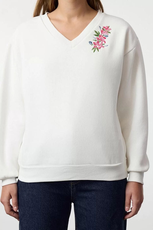 Women's V Neck Low Sleeve Floral Embroidered Regular Fit V Neck Thick Polar Fleece Knitted Sweatshirt