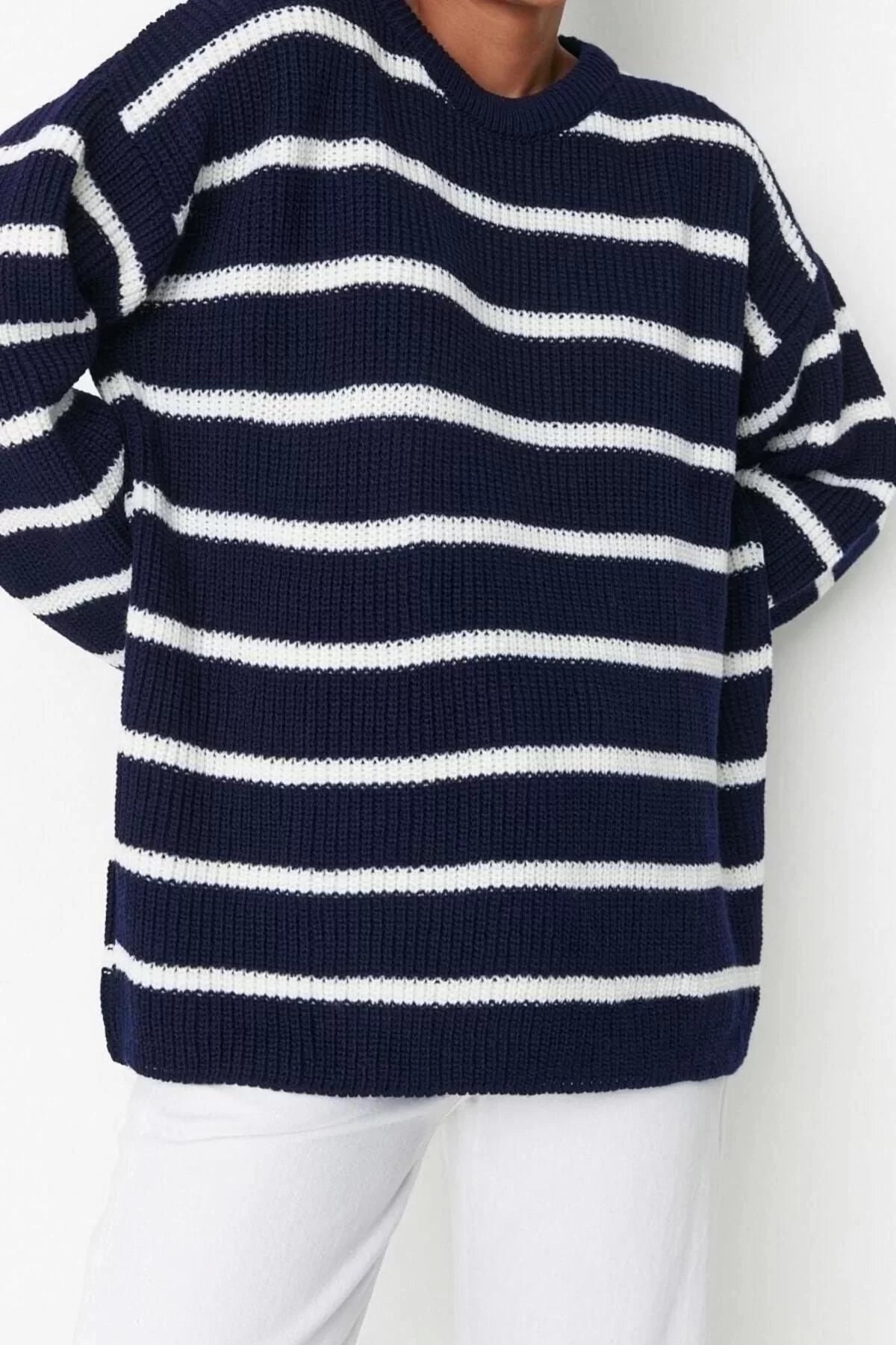 Women Fashion Stylish Crew Neck Standard Sleeve Regular Wide Fit Striped Knitwear Sweater