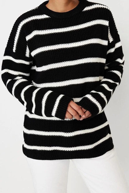 Women Fashion Stylish Crew Neck Standard Sleeve Regular Wide Fit Striped Knitwear Sweater