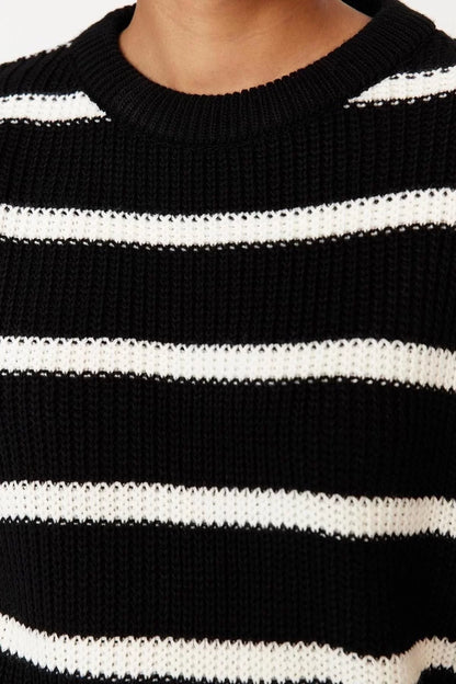 Women Fashion Stylish Crew Neck Standard Sleeve Regular Wide Fit Striped Knitwear Sweater