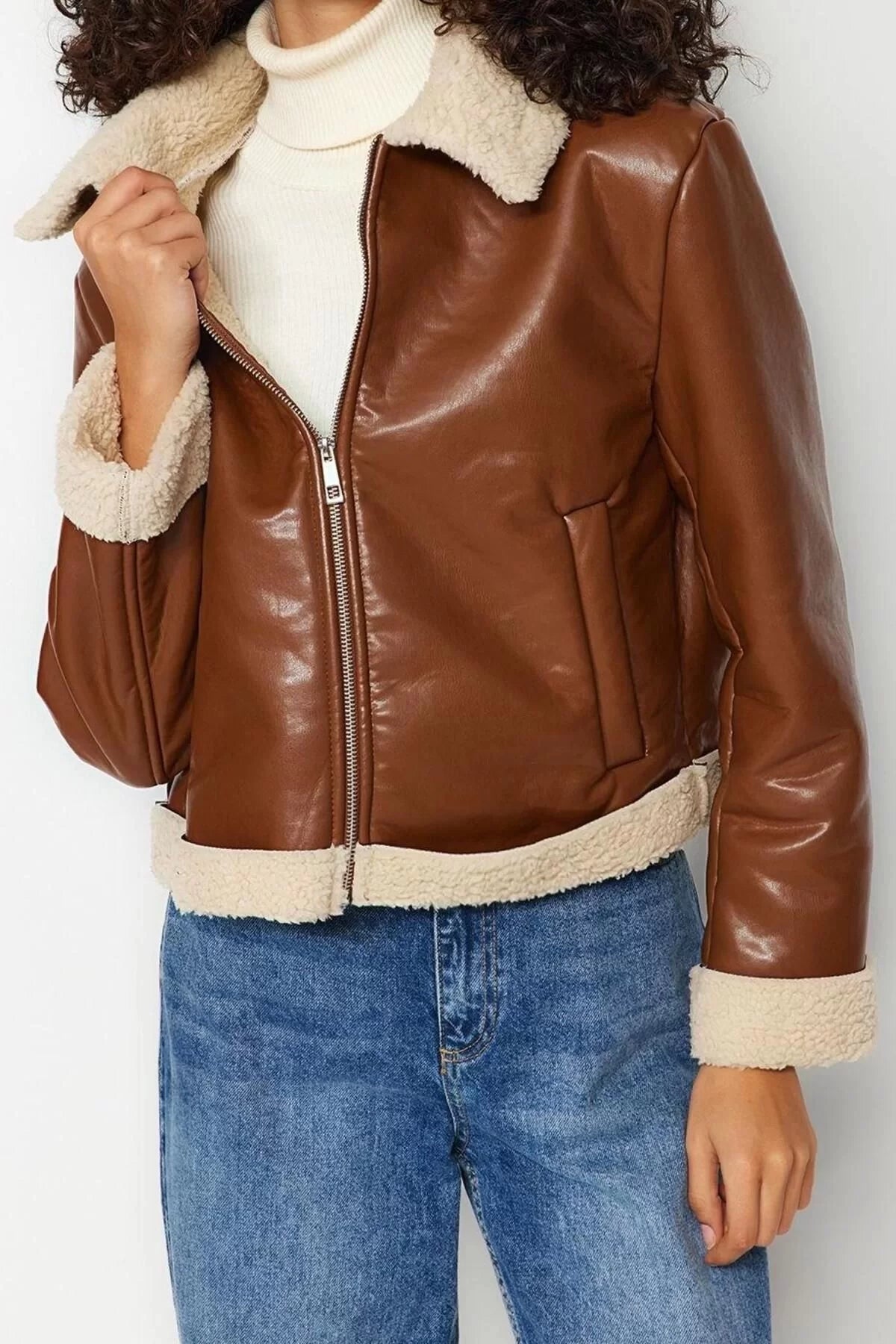 Women Fashion Stylish Regular Shirt Collar Standard Plain Lined Plush Detailed Faux Leather Biker Jacket Coat