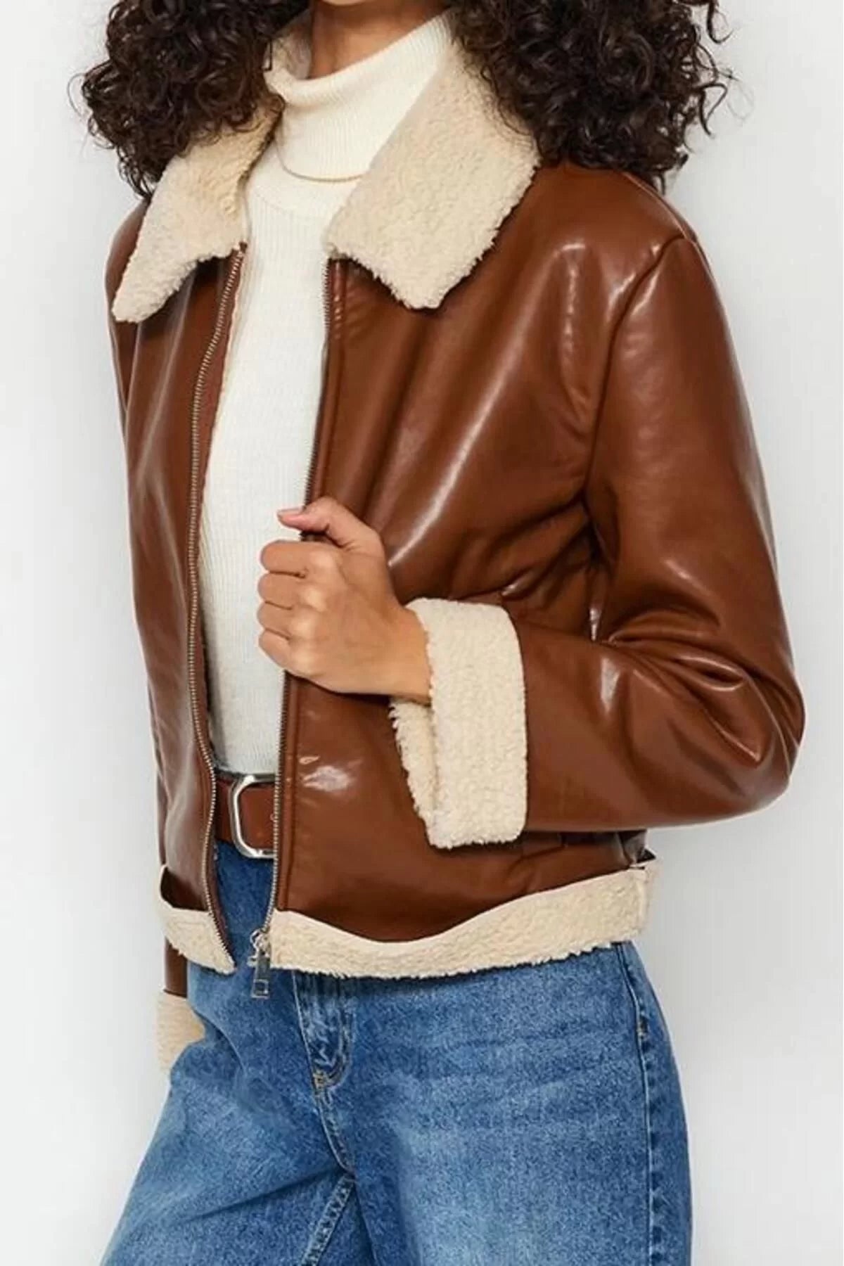 Women Fashion Stylish Regular Shirt Collar Standard Plain Lined Plush Detailed Faux Leather Biker Jacket Coat