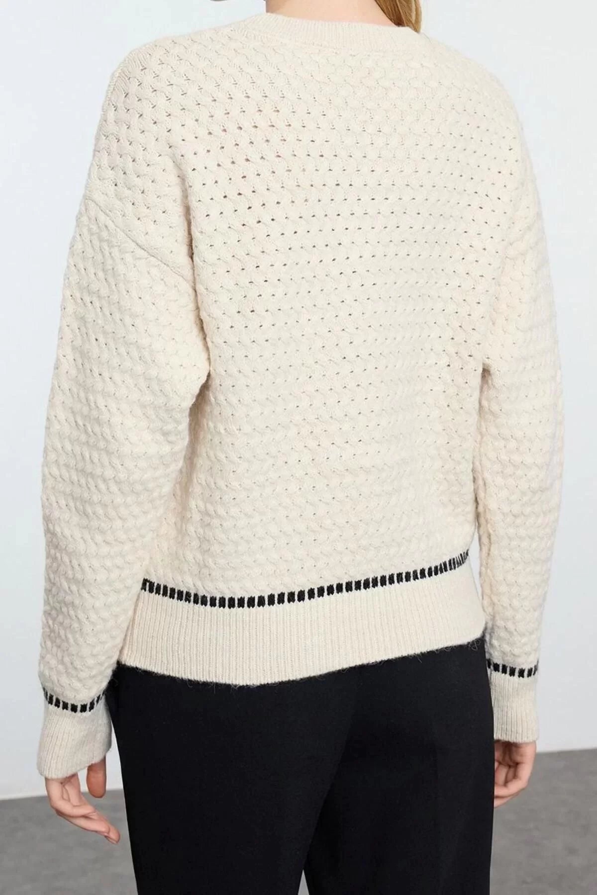 Women Fashion Stylish Crew Neck Standard Sleeve Regular Soft Textured Knitted Sweater