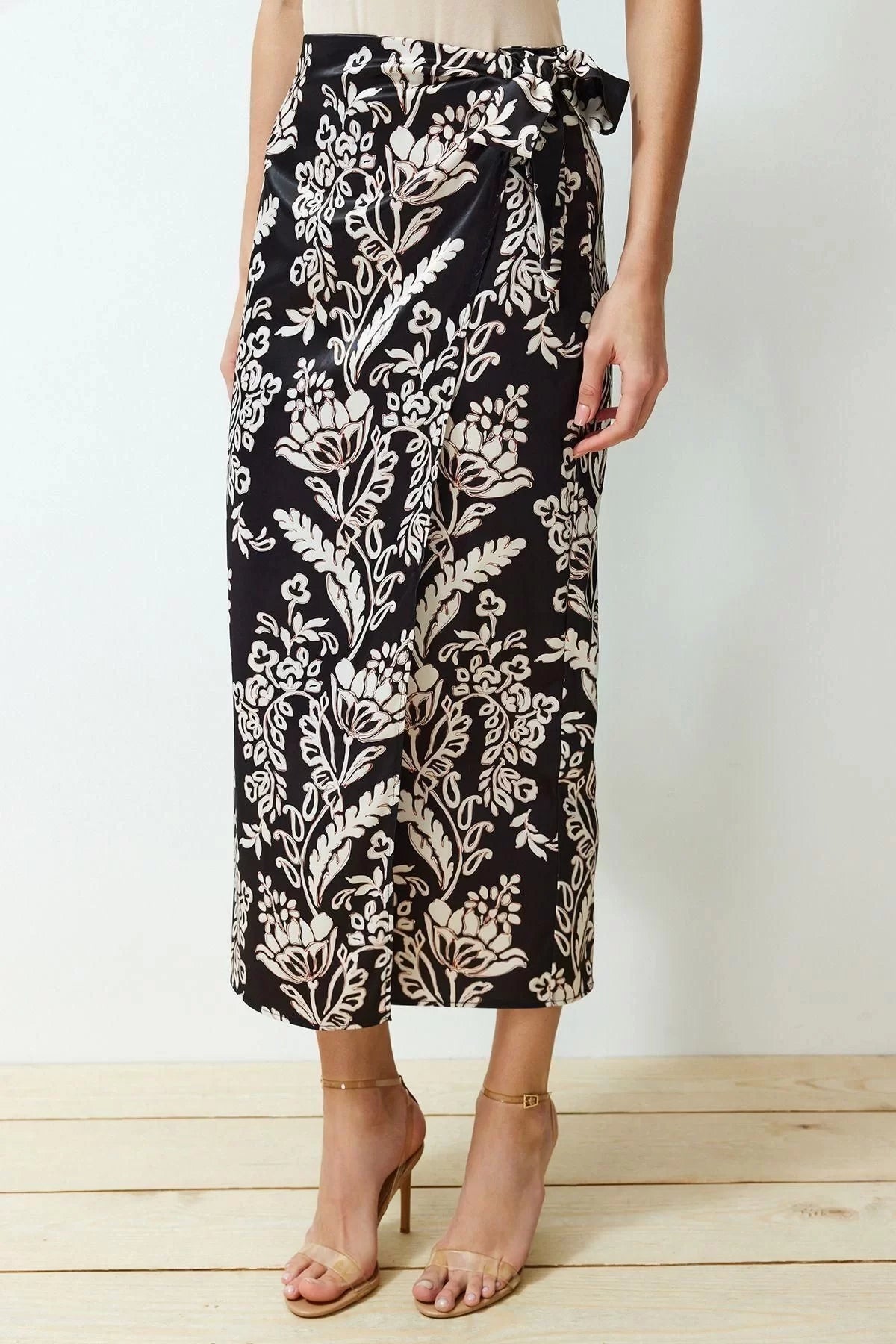 Fashion Regular Ethnic Pattern Daily Maxi Length Front Tie Detail Double Breasted Closure Satin Midi Woven Skirt