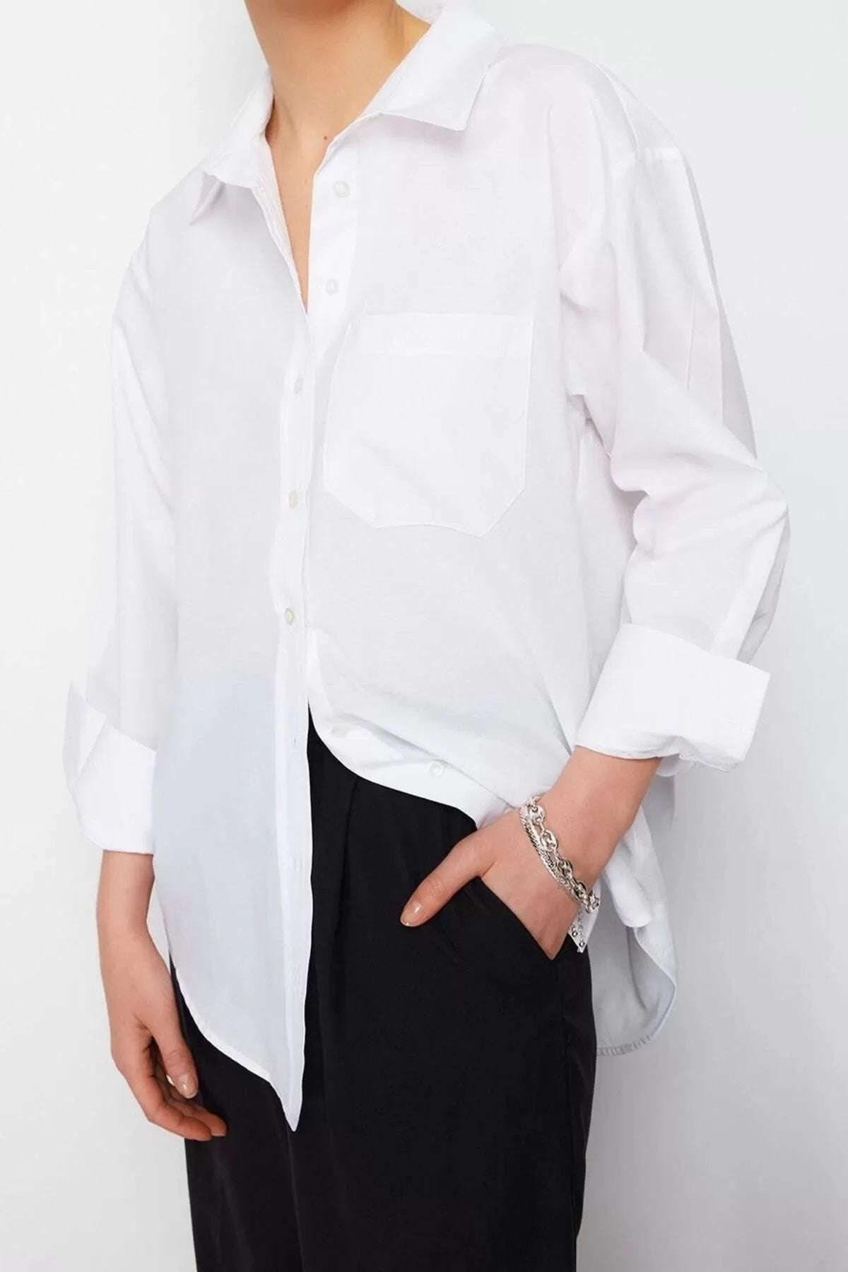 Fashion Women Shirt Collar Plain Pattern Casual Single Pocket Boyfriend Wide Fit Cotton Woven Shirt