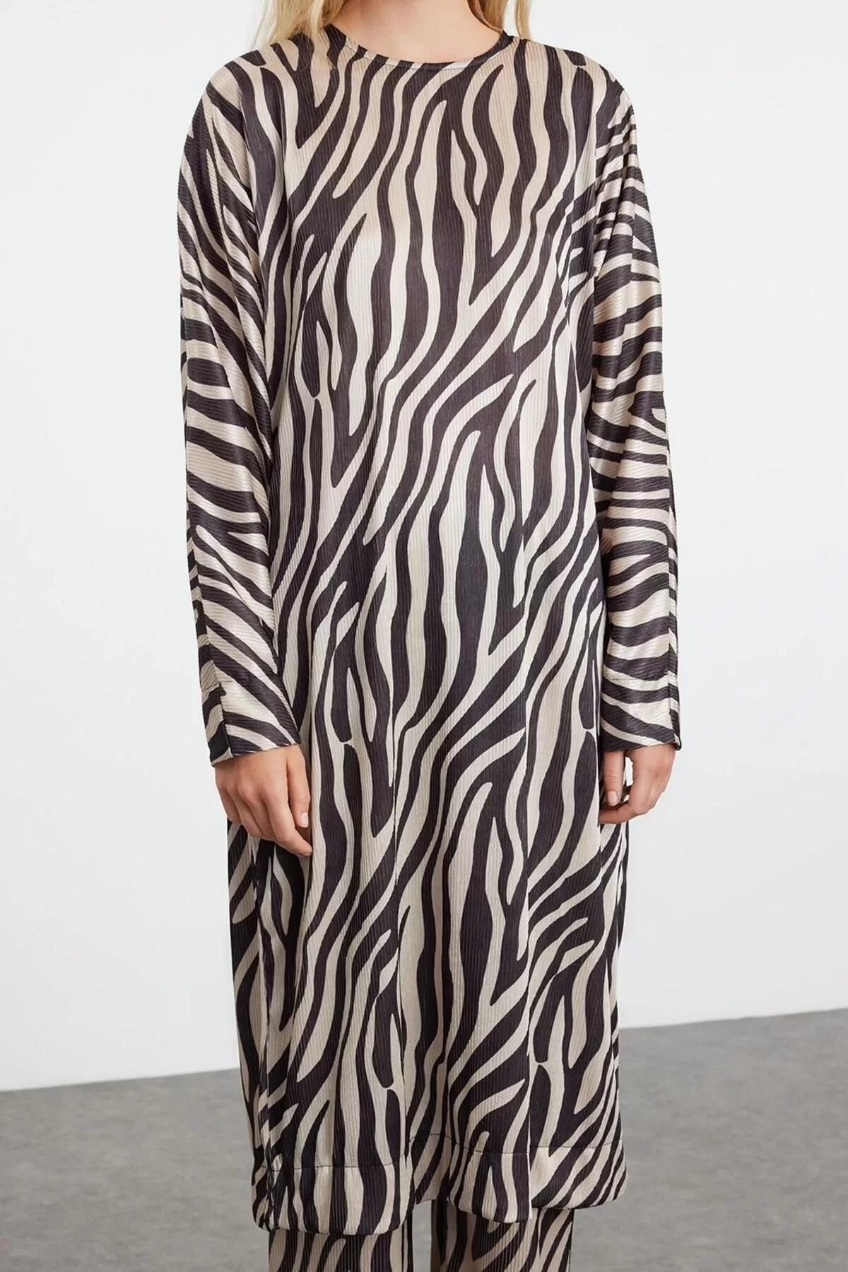 Style Women Modern Normal Waist Wide Leg Crinkle Knitted Animal Zebra Patterned Long Tunic Top-Bottom Set