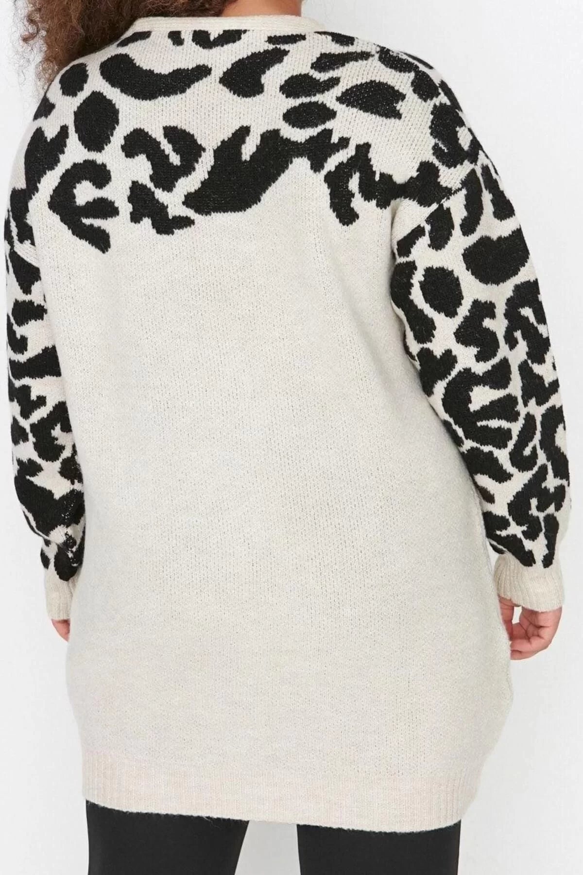 Plus Size Women Modern Style Comfortable Long V Neck Animal Sleeve Regular Knitwear Cardigan