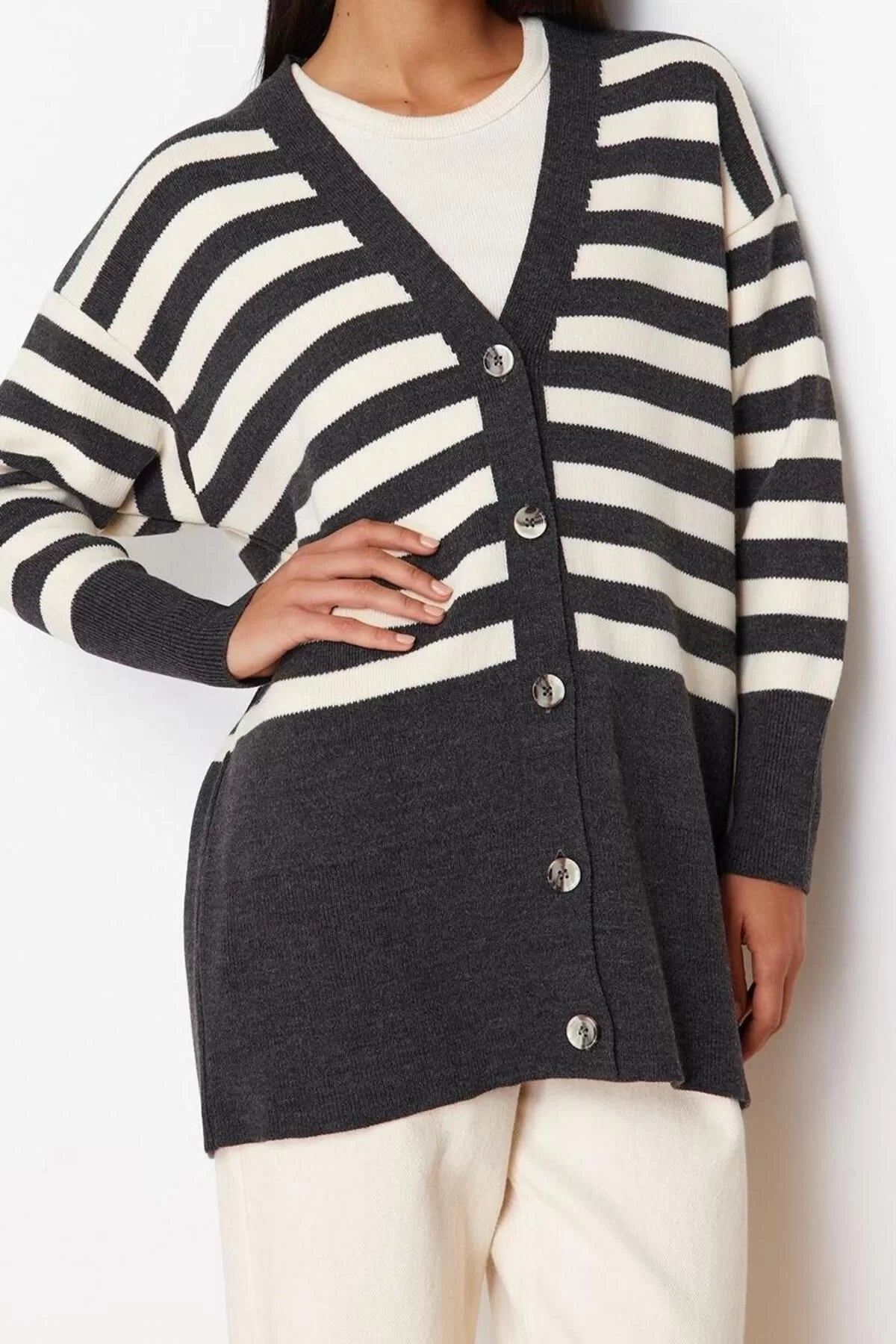 Women's Modern Style Casual Long V Neck Striped Sleeve Regular Knitwear Cardigan