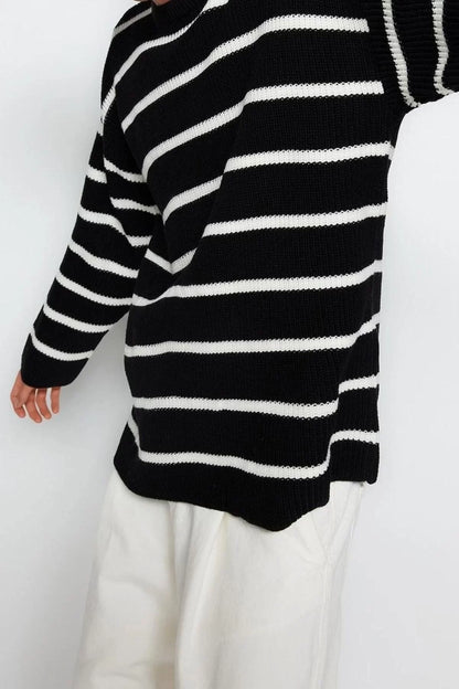 Men's Modern Style Comfortable Long Crew Neck Striped Sleeve Regular Knitwear Sweater