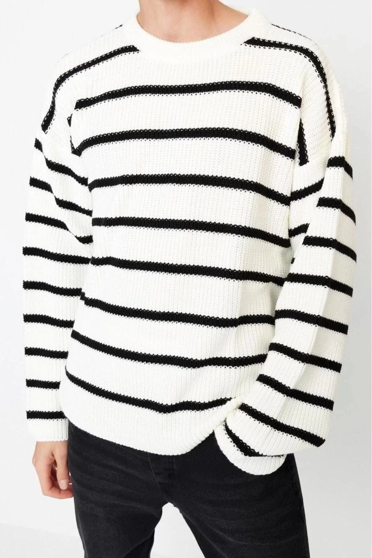 Men's Modern Style Comfortable Long Crew Neck Striped Sleeve Regular Knitwear Sweater