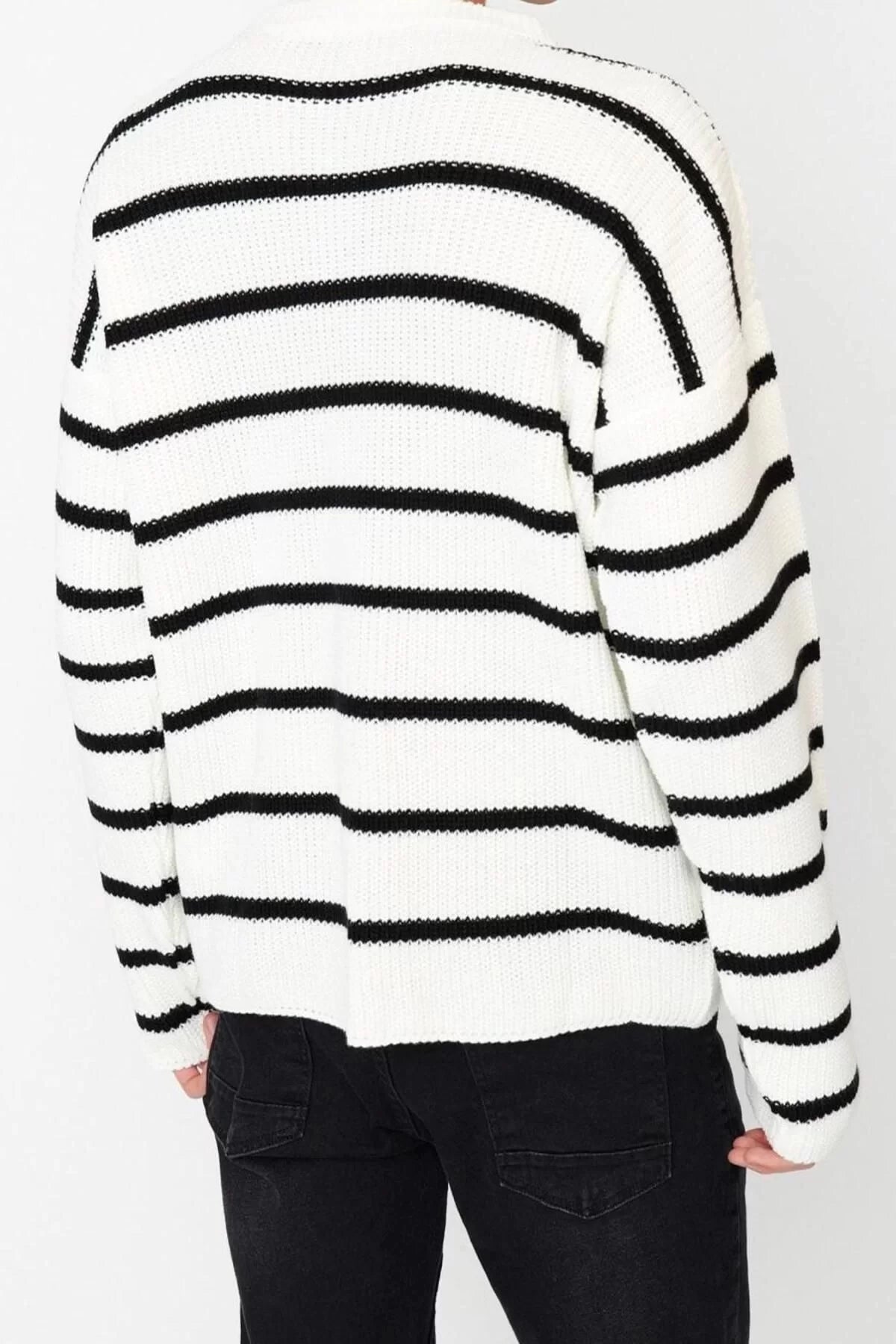 Men's Modern Style Comfortable Long Crew Neck Striped Sleeve Regular Knitwear Sweater