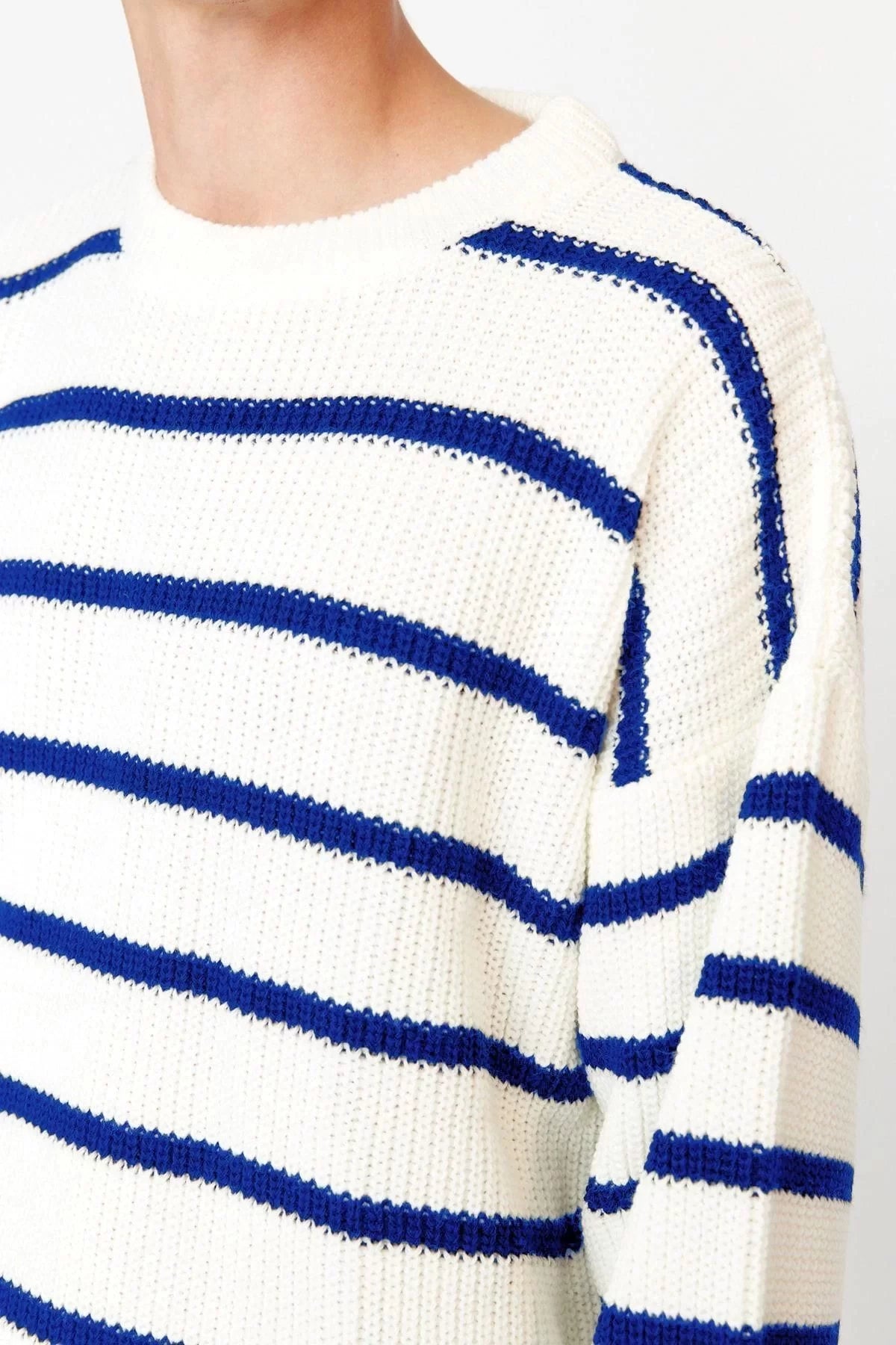 Men's Modern Style Comfortable Long Crew Neck Striped Sleeve Regular Knitwear Sweater