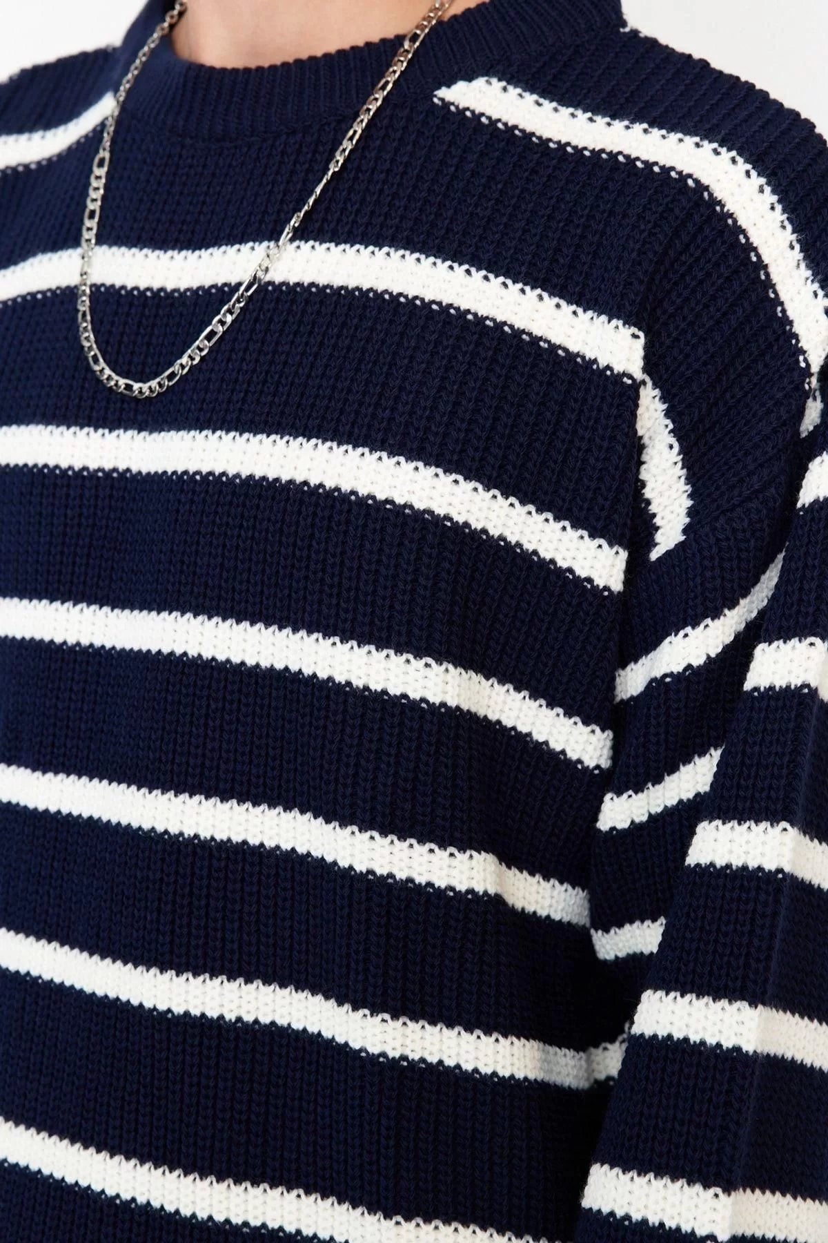 Men's Modern Style Comfortable Long Crew Neck Striped Sleeve Regular Knitwear Sweater