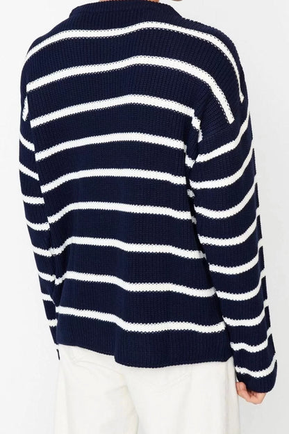 Men's Modern Style Comfortable Long Crew Neck Striped Sleeve Regular Knitwear Sweater