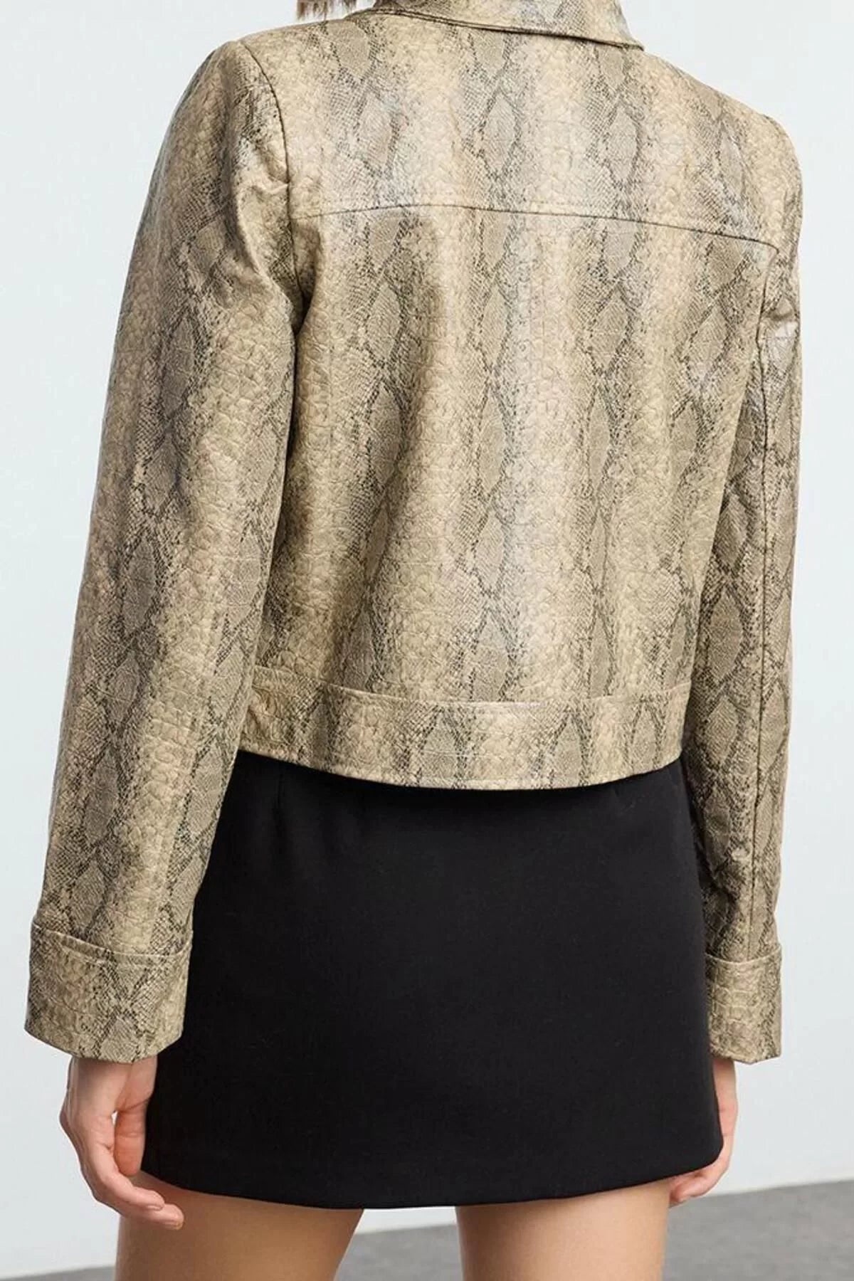 Design Patterned Lined Collar Standard Fitted Shirt Women's Fitted Faux Leather Jacket Coat